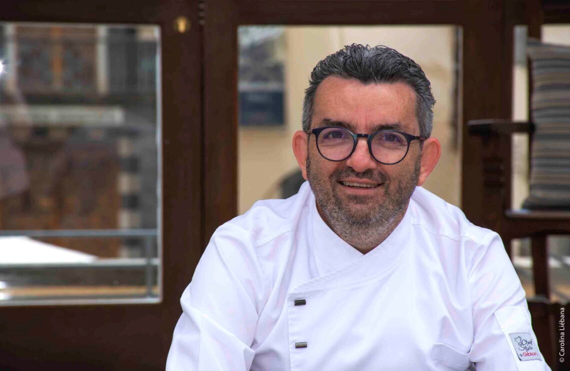 «Para mi es imprescindible el producto de la tierra, como el tomate, los mangos o el queso» José Rojano